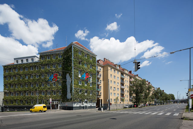 © ORF.at/Roland Winkler Haus mit begrünter Fassade