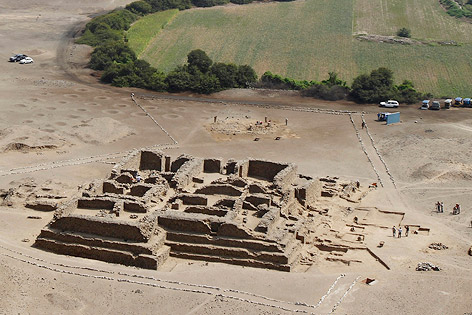 © Reuters/Enrique Castro-Mendivil Luftaufnahme der archäologischen Ausgrabungsstätte El Paraiso im Norden Limas vor der Zerstörung