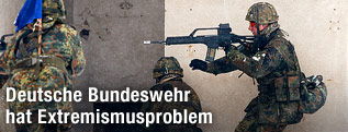 Deutsche Bundeswehrsoldaten w&auml;hrend einer &Uuml;bung
