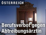 Eingangstür zur Praxis der Abtreibungsärztin