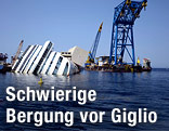 Kran bei dem Schiffswrack der Costa Concordia