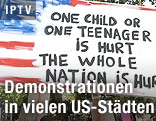 Schild auf einer Demonstration