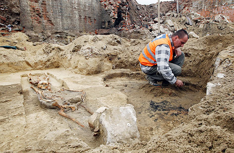 © APA/EPA/Andrzej Grygiel Ausgrabungsstelle