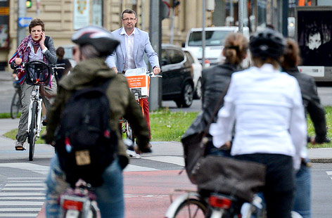 © APA/Helmut Fohringer Radfahrer und Fußgänger