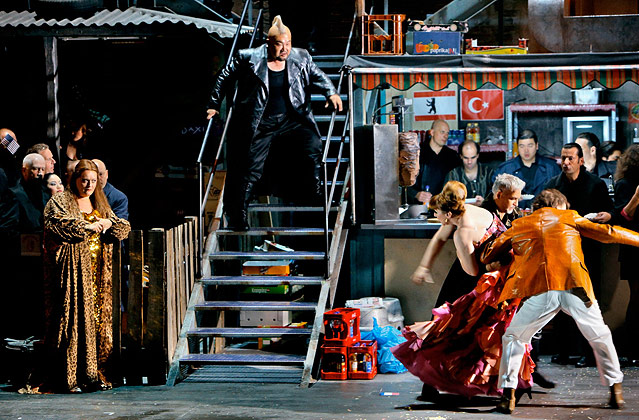 © Bayreuther Festspiele/Enrico Nawrath Szene aus "Götterdämmerung"