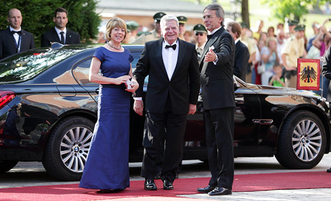 © APA/AP/Matthias Schrader Der deutsche Bundespräsident Joachim Gauck in Begleitung seiner Lebensgefährtin Daniela Schadt
