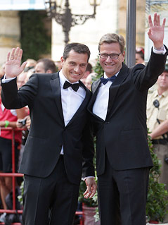 © APA/AP/Matthias Schrader Deutschlands Außenminister Guido Westerwelle in Begleitung seines Lebensgefährten Michael Mronz