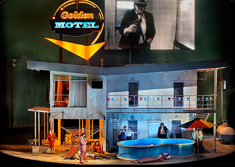 © Bayreuther Festspiele/Enrico Nawrath Szene aus "Das Rheingold"