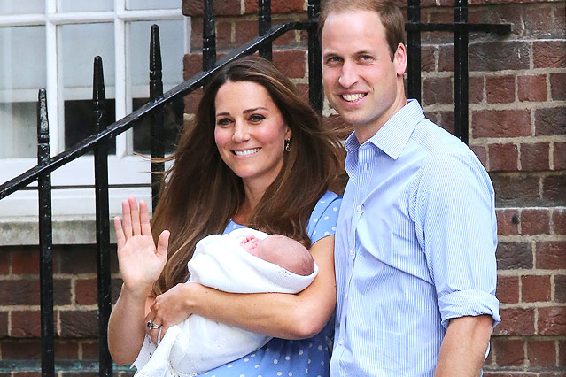 © APA/EPA/Rick Findler Herzogin Kate mit Baby im Arm und ihrem Mann Prinz William an ihrer Seite