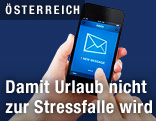 Maileingang auf einem Handy-Display