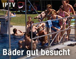 Menschen im Schwimmbad
