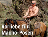 Vladimir Putin reitet auf einem Pferd