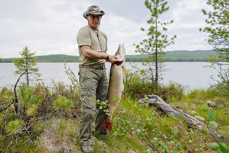 Vladimir Putin beim Fischen