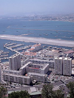 © Corbis/Stephanie Colasanti Flughafen bei Gibraltar