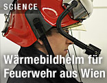 Feuerwehrhelm mit Datenbrille