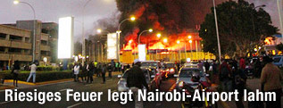 Rauch &uuml;ber dem Flughafen in Nairobi