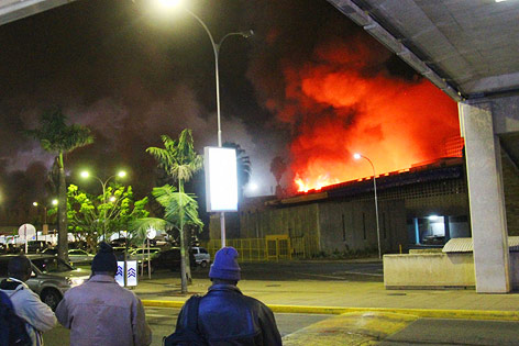 Rauch über dem Flughafen in Nairobi