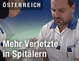 Arzt behandelt Patientin