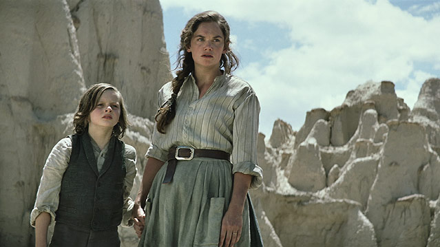 © Disney Enterprises, Inc. and Jerry Bruckheimer Inc. Szene aus dem Film "Lone Ranger" mit Bryant Price und Ruth Wilson