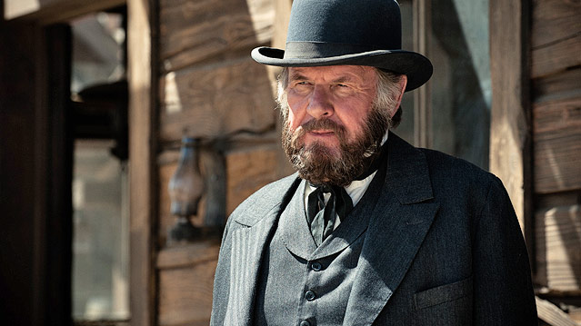 © Disney Enterprises, Inc. and Jerry Bruckheimer Inc. Szene aus dem Film "Lone Ranger" mit Tom Wilkinson
