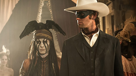 Szene aus dem Film "Lone Ranger" mit Johnny Depp als Tonto und Armie Hammer als "The Lone Ranger"