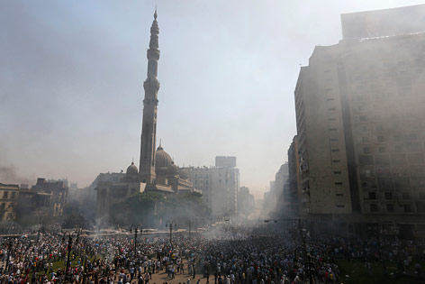 Demonstration vor Moschee in Kairo