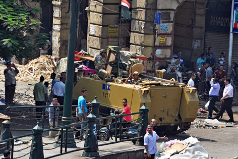 © APA/AP/Hussein Talla Sicherheitskräfte vor der Moschee