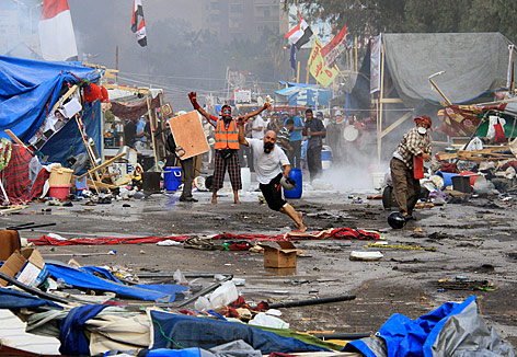 © APA/EPA/Hesham Mostafa Demonstranten werfen Steine