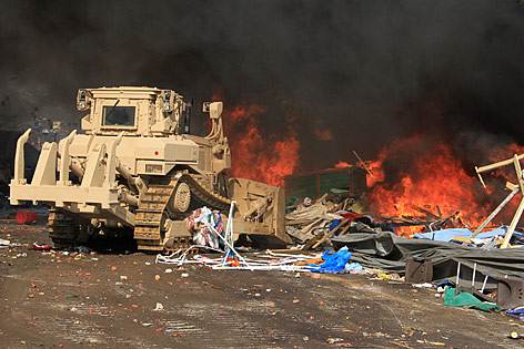 © AP/Ahmed Gomaa Bulldozer bei Räumung des Camps