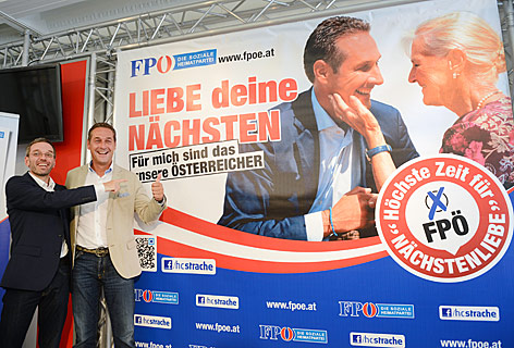 FPÖ-Obmann Heinz-Christian Strache und Generalsekretär Herbert Kickl präsentieren Wahlplakat