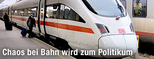 ICE der Deutschen Bahn im Bahnhof