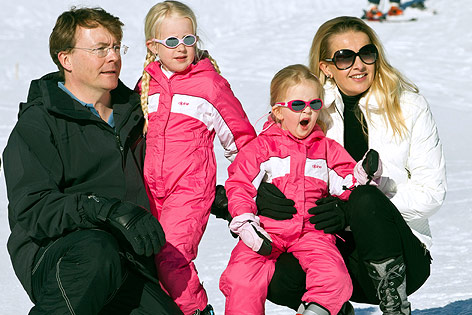 © Reuters/Miro Kuzmanovic Prinz Friso mit seiner Frau Mabel und den beiden Töchtern in Lech