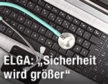 Stetoskop liegt auf einer Tastatur