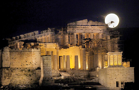 © picturedesk.com/EPA/Fotis Plegas G. Beleuchteter Akropolis bei Vollmond