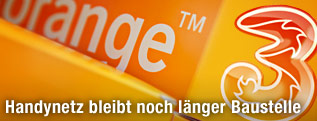 Orange- und Drei-Logo auf Kartons
