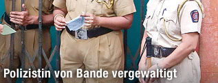 Zwei indische Polizistinnen