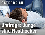 Mann auf der Couch