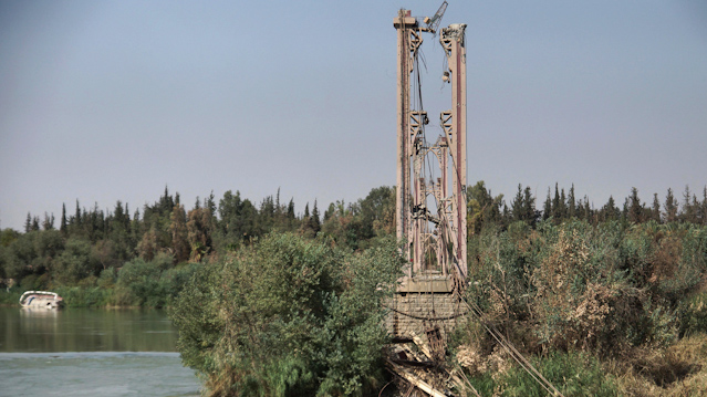 © Reuters/Khalil Ashawi Zerstörte Deir al-Zor Brücke