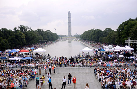 © APA/EPA/Shawn Thew Menschenansammlung vor dem Washington Memorial