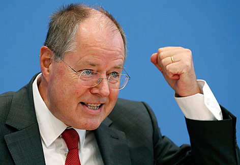 © AP/Michael Sohn Deutscher Kanzlerkandidat Peer Steinbrück (SPD)