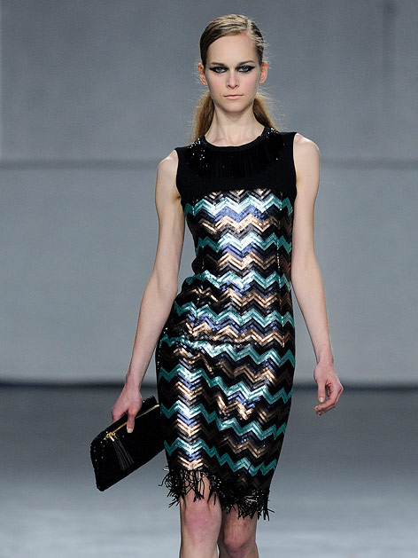 © APA/AP/Paulo Duarte Metallisches Kleid von Carlos Gil
