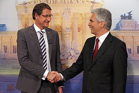 © ORF/Milenko Badzic Werner Faymann (SPÖ) und Josef Bucher begrüßen sich