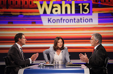 © ORF/Milenko Badzic Werner Faymann (SPÖ) und Josef Bucher (BZÖ) im ORF-TV-Duell mit Moderatorin Ingrid Thurnher