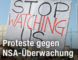 Schild bei Demonstration