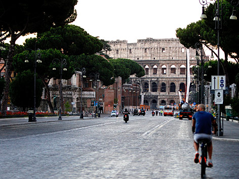 © APA/AP/Riccardo De Luca Via dei Fori vor dem Kollosseum