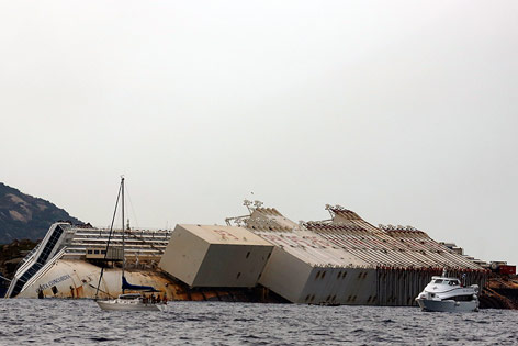 © Reuters/Stefano Rellandini Wrack der Costa Concordia