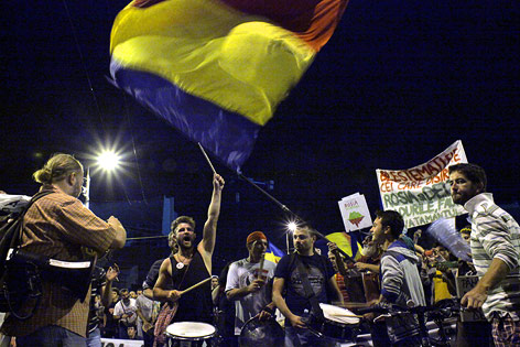 © APA/EPA/Robert Ghement Demonstranten in Bukarest