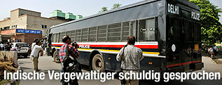 Delhi Police-Bus mit dern Angeklagten
