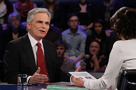 © ORF/Milenko Badzic Der Spitzenkandidat der SPÖ, Werner Faymann, und die Spitzenkandidatin der Grünen, Eva Glawischnig bei der ORF-Konfrontation