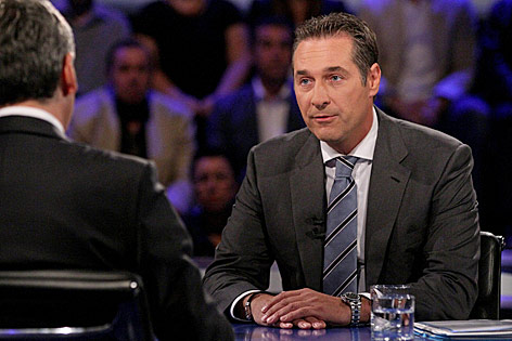 © ORF/Milenko Badzic Die Spitzenkandidaten Michael Spindelegger (ÖVP) und Heinz-Christian Strache (FPÖ)